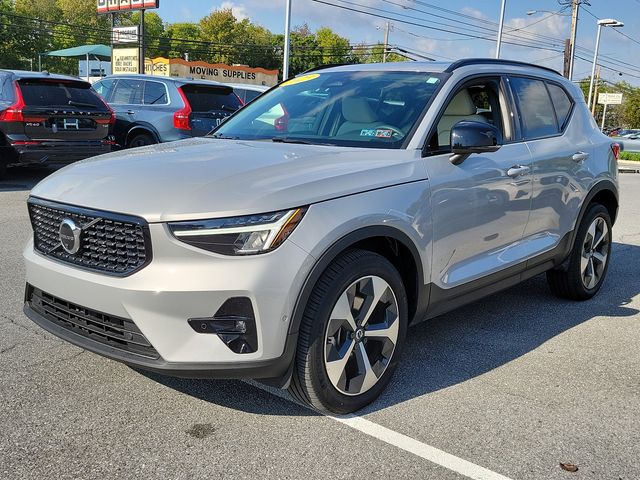 2023 Volvo XC40 Plus Dark Theme