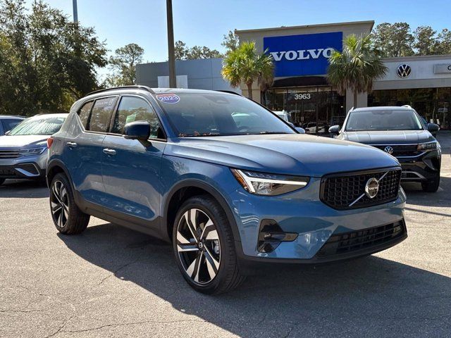 2023 Volvo XC40 Plus Dark Theme