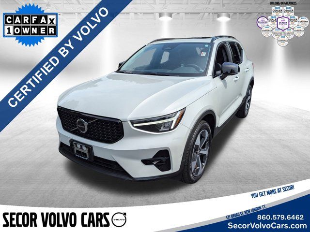 2023 Volvo XC40 Plus Dark Theme