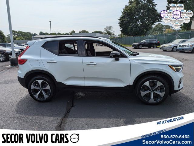 2023 Volvo XC40 Plus Dark Theme