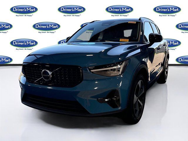 2023 Volvo XC40 Plus Dark Theme