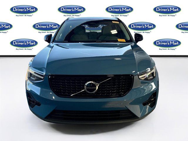 2023 Volvo XC40 Plus Dark Theme