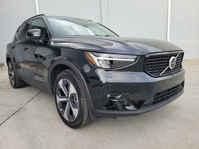 2023 Volvo XC40 Plus Dark Theme