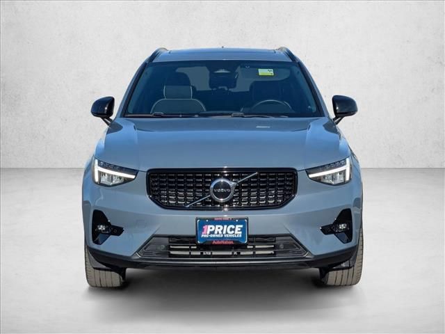 2023 Volvo XC40 Plus Dark Theme