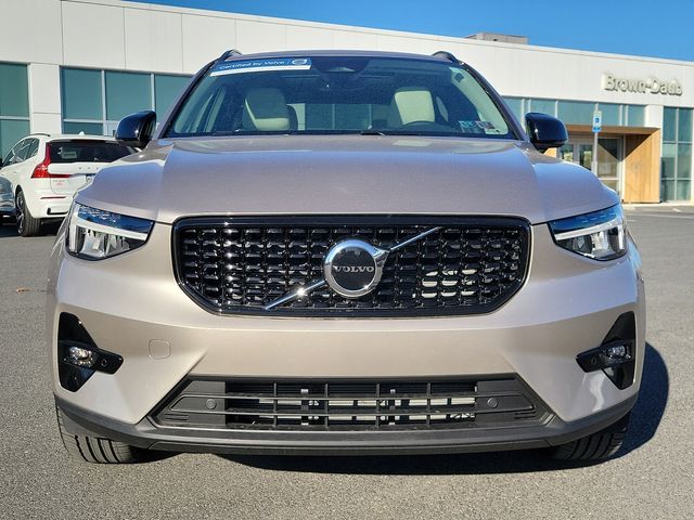 2023 Volvo XC40 Plus Dark Theme