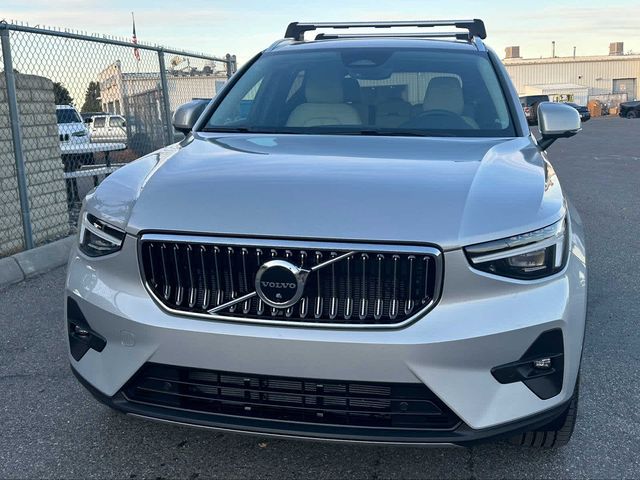 2023 Volvo XC40 Ultimate Bright Theme