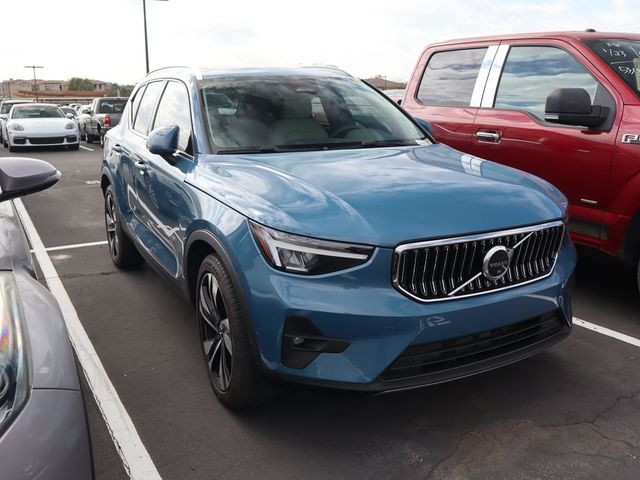 2023 Volvo XC40 Ultimate Bright Theme