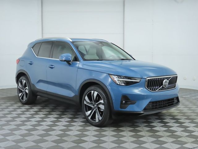 2023 Volvo XC40 Ultimate Bright Theme