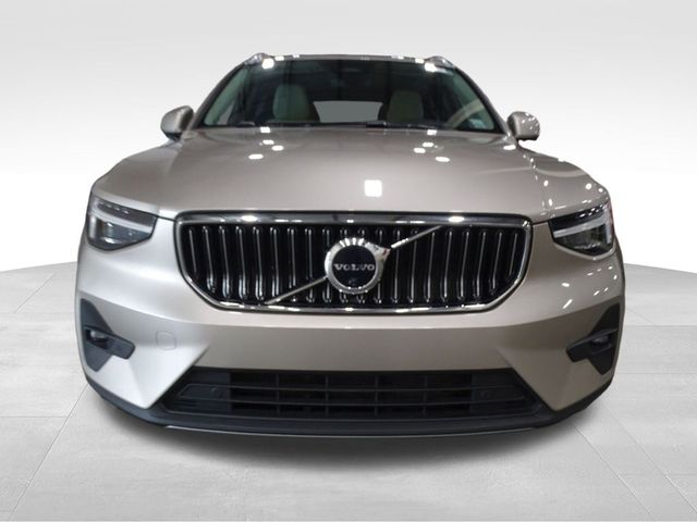 2023 Volvo XC40 Ultimate Bright Theme