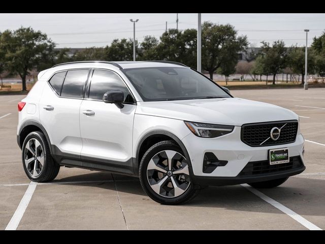 2023 Volvo XC40 Ultimate Dark Theme