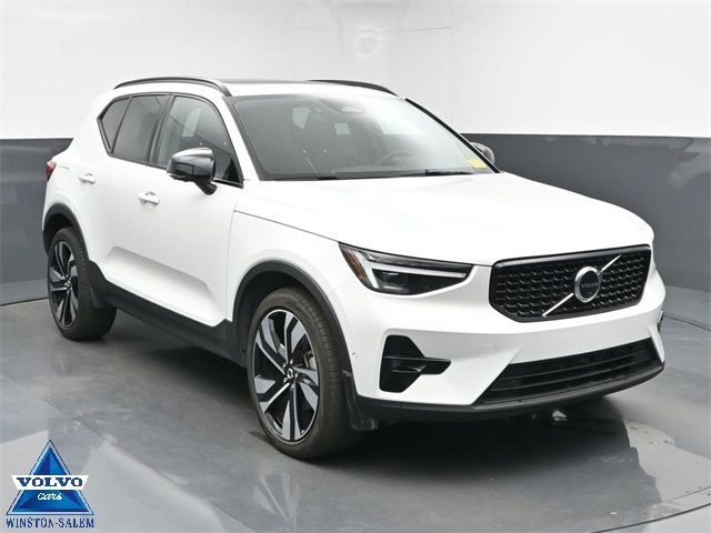 2023 Volvo XC40 Ultimate Dark Theme