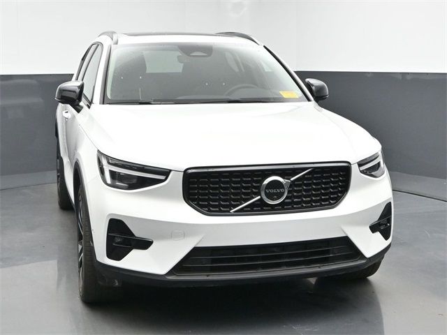 2023 Volvo XC40 Ultimate Dark Theme