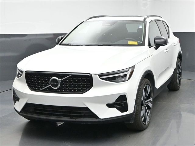 2023 Volvo XC40 Ultimate Dark Theme