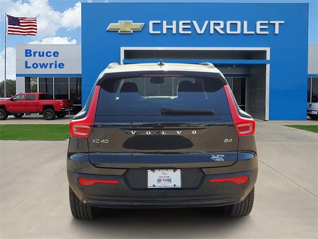 2023 Volvo XC40 Ultimate Dark Theme