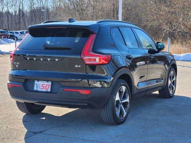 2023 Volvo XC40 Ultimate Dark Theme