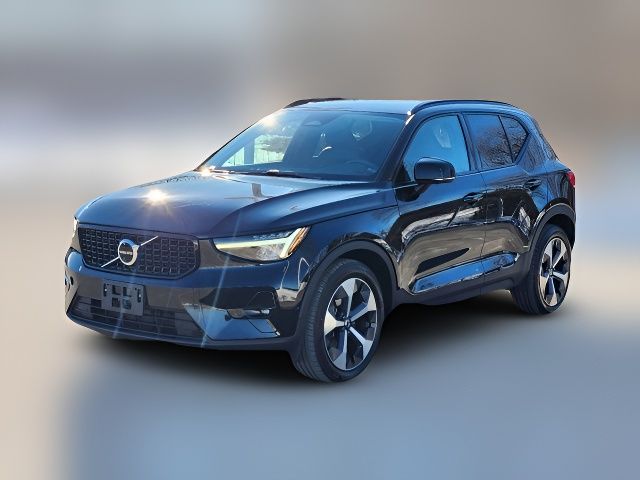 2023 Volvo XC40 Ultimate Dark Theme