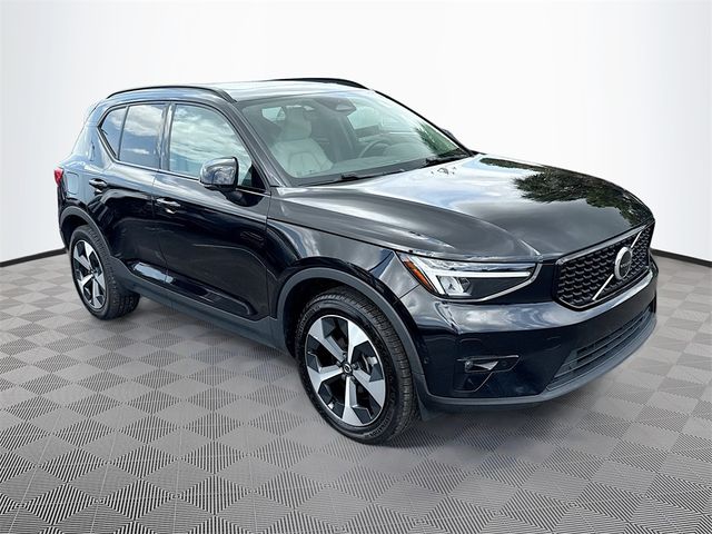 2023 Volvo XC40 Ultimate Dark Theme
