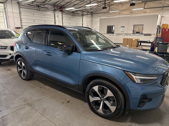 2023 Volvo XC40 Ultimate Dark Theme