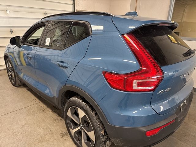 2023 Volvo XC40 Ultimate Dark Theme