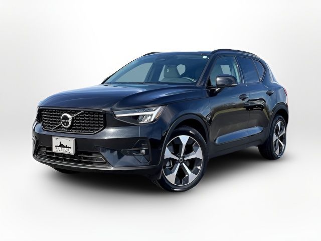 2023 Volvo XC40 Ultimate Dark Theme
