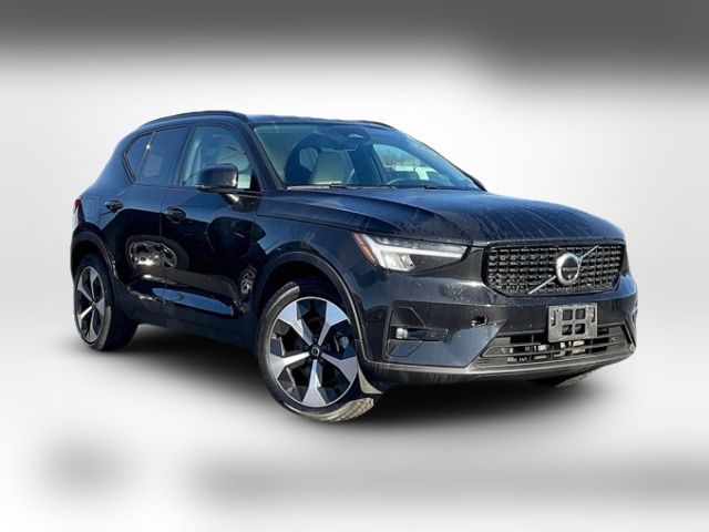 2023 Volvo XC40 Ultimate Dark Theme