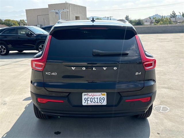 2023 Volvo XC40 Ultimate Dark Theme