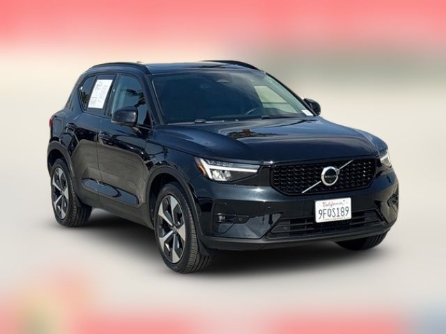 2023 Volvo XC40 Ultimate Dark Theme