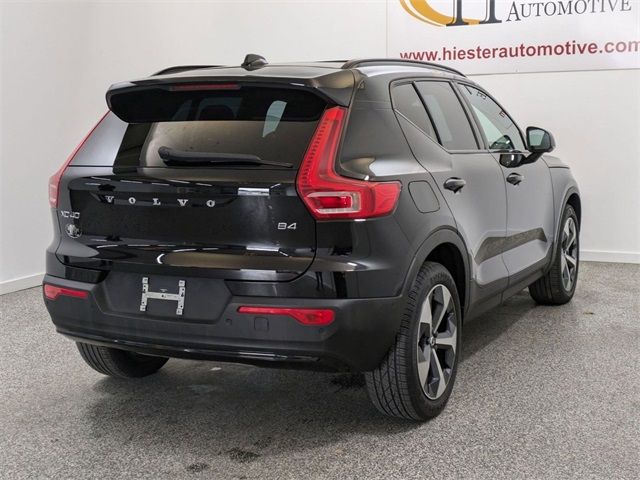 2023 Volvo XC40 Ultimate Dark Theme