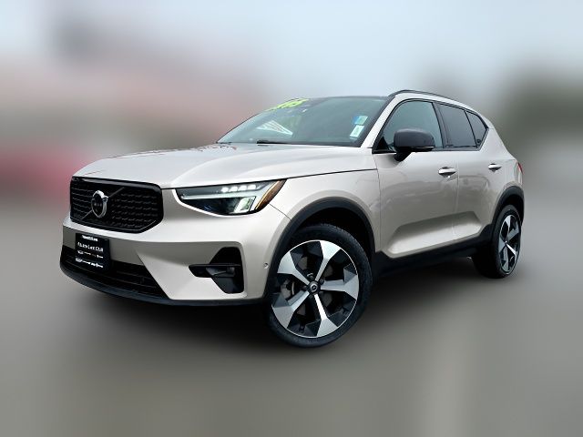 2023 Volvo XC40 Ultimate Dark Theme