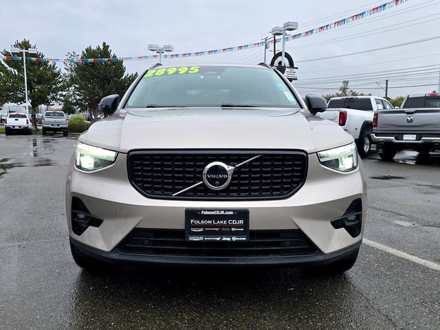 2023 Volvo XC40 Ultimate Dark Theme