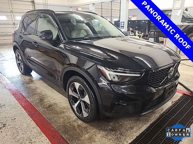 2023 Volvo XC40 Ultimate Dark Theme