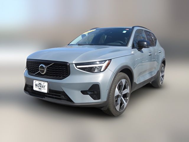 2023 Volvo XC40 Ultimate Dark Theme