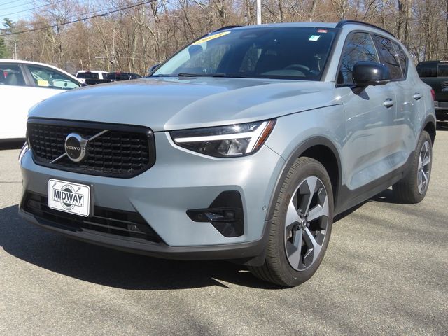 2023 Volvo XC40 Ultimate Dark Theme