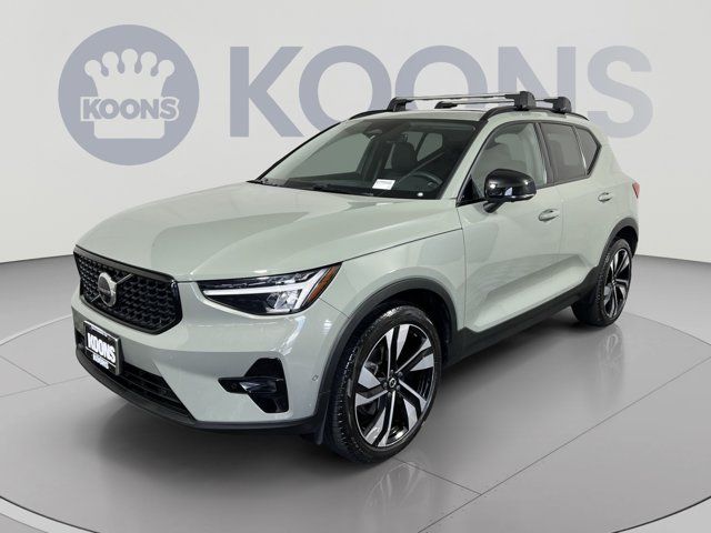 2023 Volvo XC40 Ultimate Dark Theme