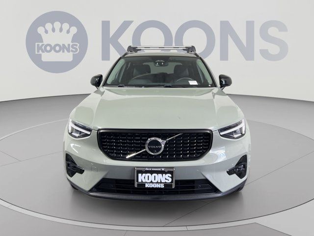 2023 Volvo XC40 Ultimate Dark Theme