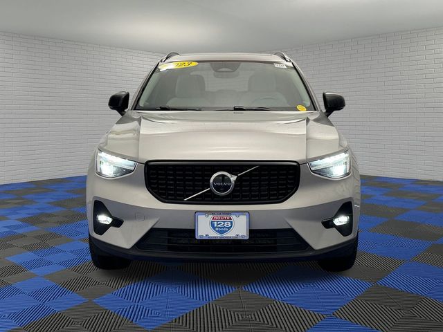 2023 Volvo XC40 Ultimate Dark Theme