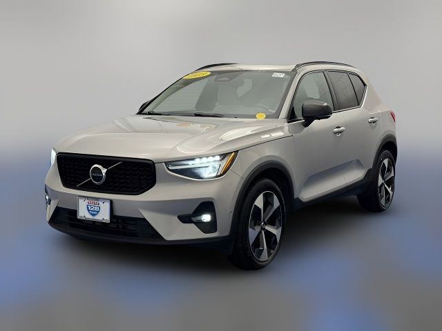 2023 Volvo XC40 Ultimate Dark Theme