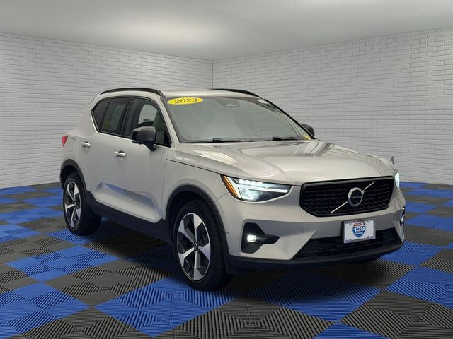 2023 Volvo XC40 Ultimate Dark Theme