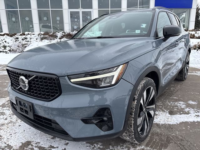 2023 Volvo XC40 Ultimate Bright Theme