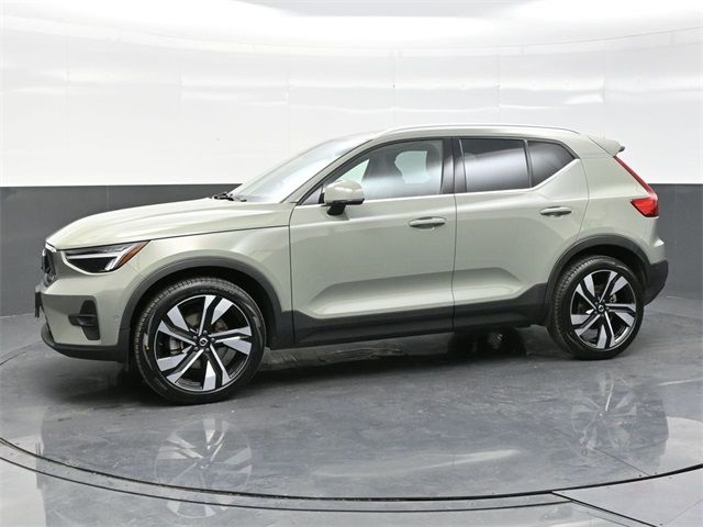 2023 Volvo XC40 Ultimate Bright Theme