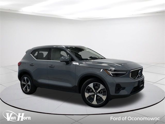 2023 Volvo XC40 Ultimate Bright Theme