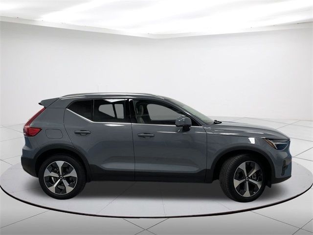 2023 Volvo XC40 Ultimate Bright Theme