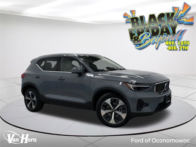 2023 Volvo XC40 Ultimate Bright Theme