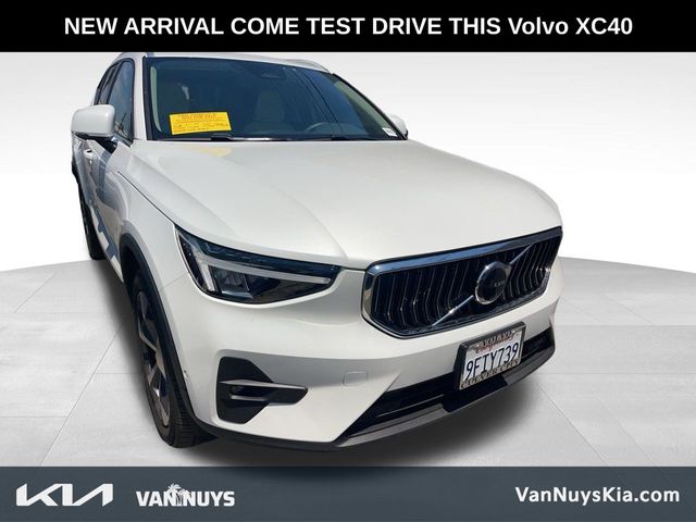 2023 Volvo XC40 Ultimate Bright Theme