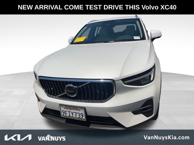 2023 Volvo XC40 Ultimate Bright Theme