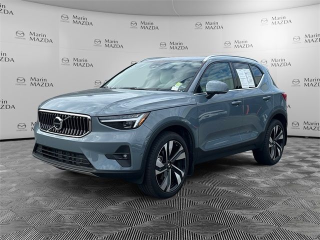 2023 Volvo XC40 Ultimate Bright Theme