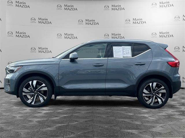 2023 Volvo XC40 Ultimate Bright Theme