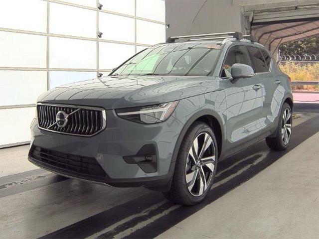 2023 Volvo XC40 Ultimate Bright Theme