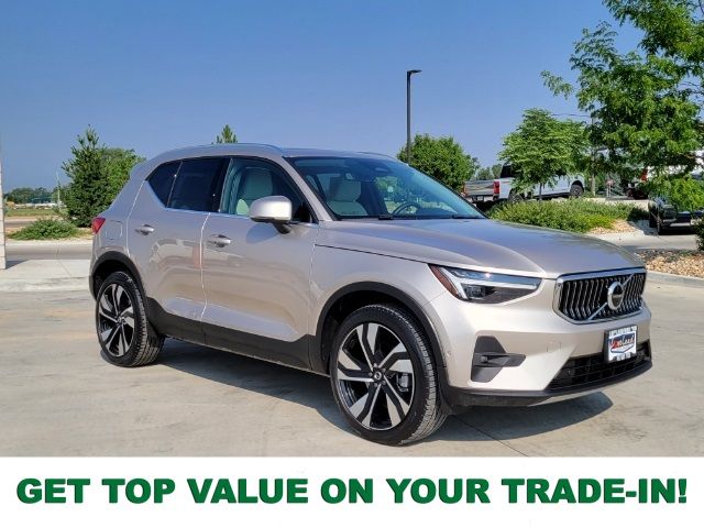 2023 Volvo XC40 Ultimate Bright Theme