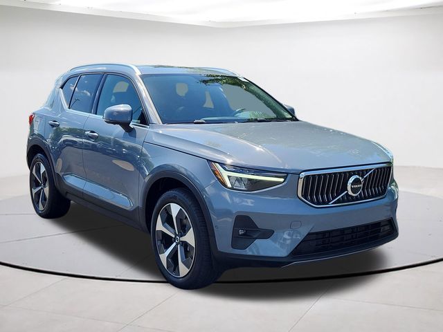 2023 Volvo XC40 Ultimate Bright Theme